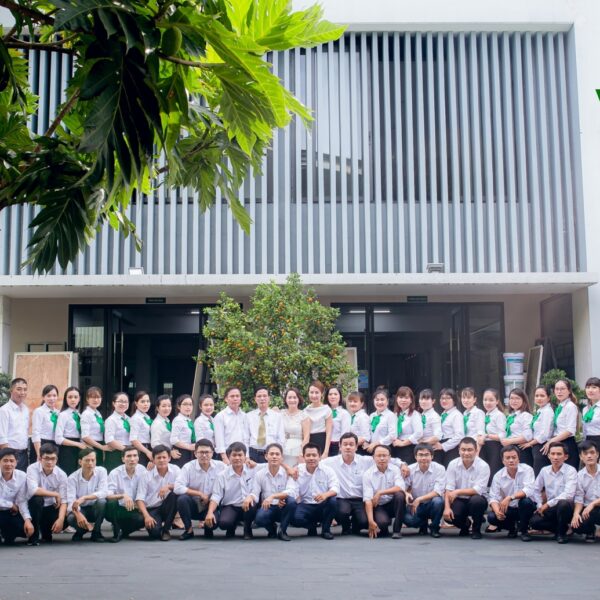Việt Hương đồng hành cùng tuyến đầu chống dịch Covid-19