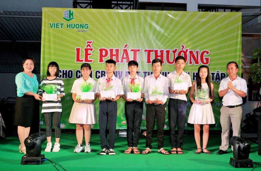 Lễ trao thưởng con CBCNV năm học 2017-2018​