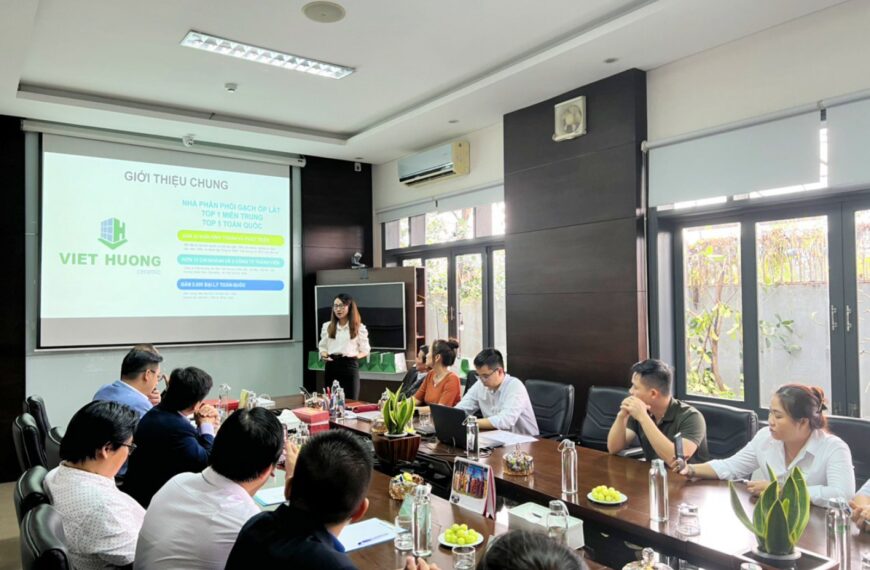 Chào mừng Hiệp hội Doanh nhân trẻ Đà Nẵng đến thăm và làm việc tại công ty Việt Hương